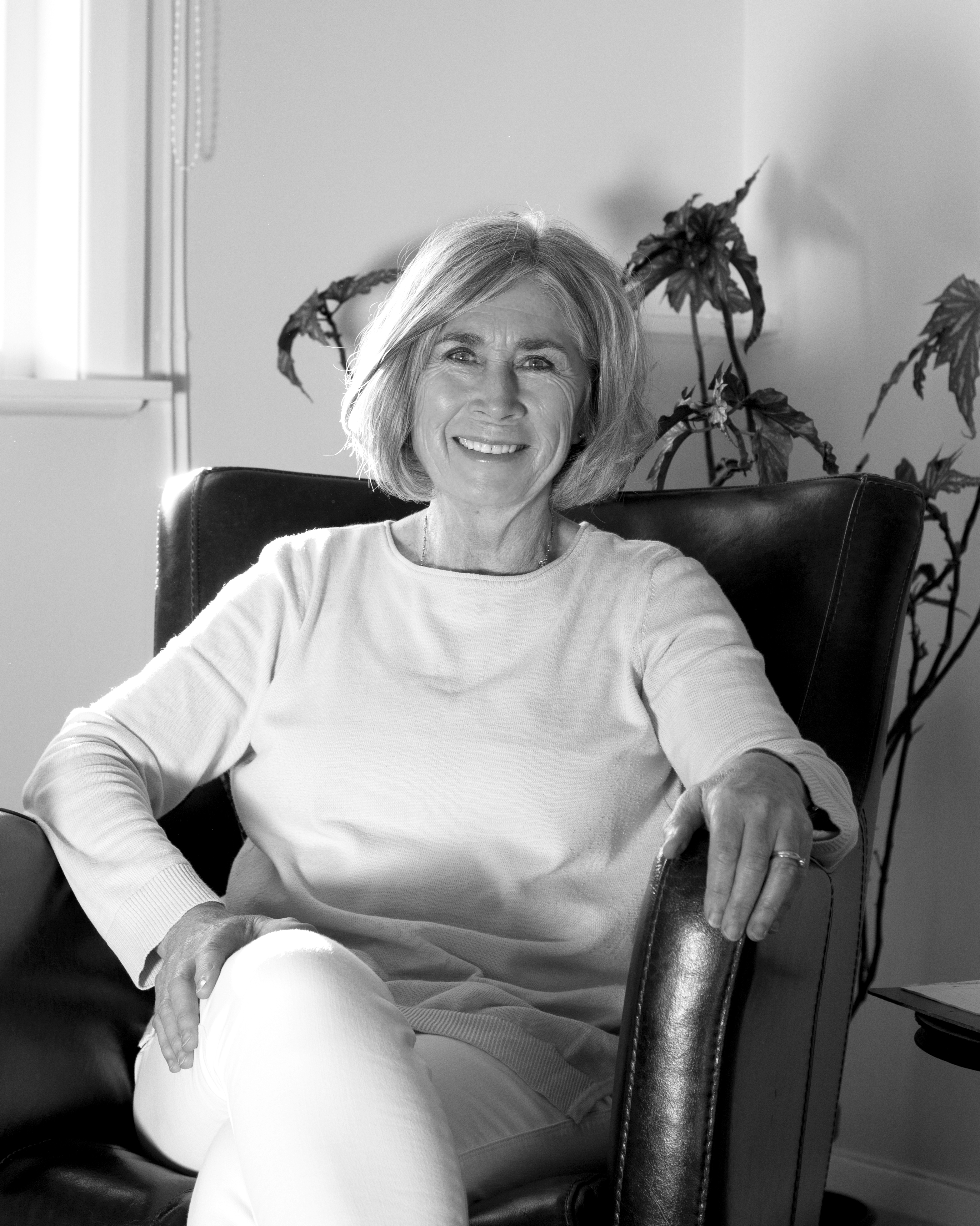 Robyn Curtis headshot